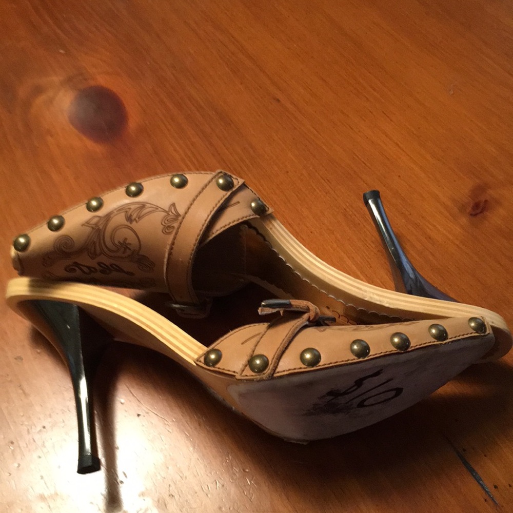 Beautiful tan leather mules